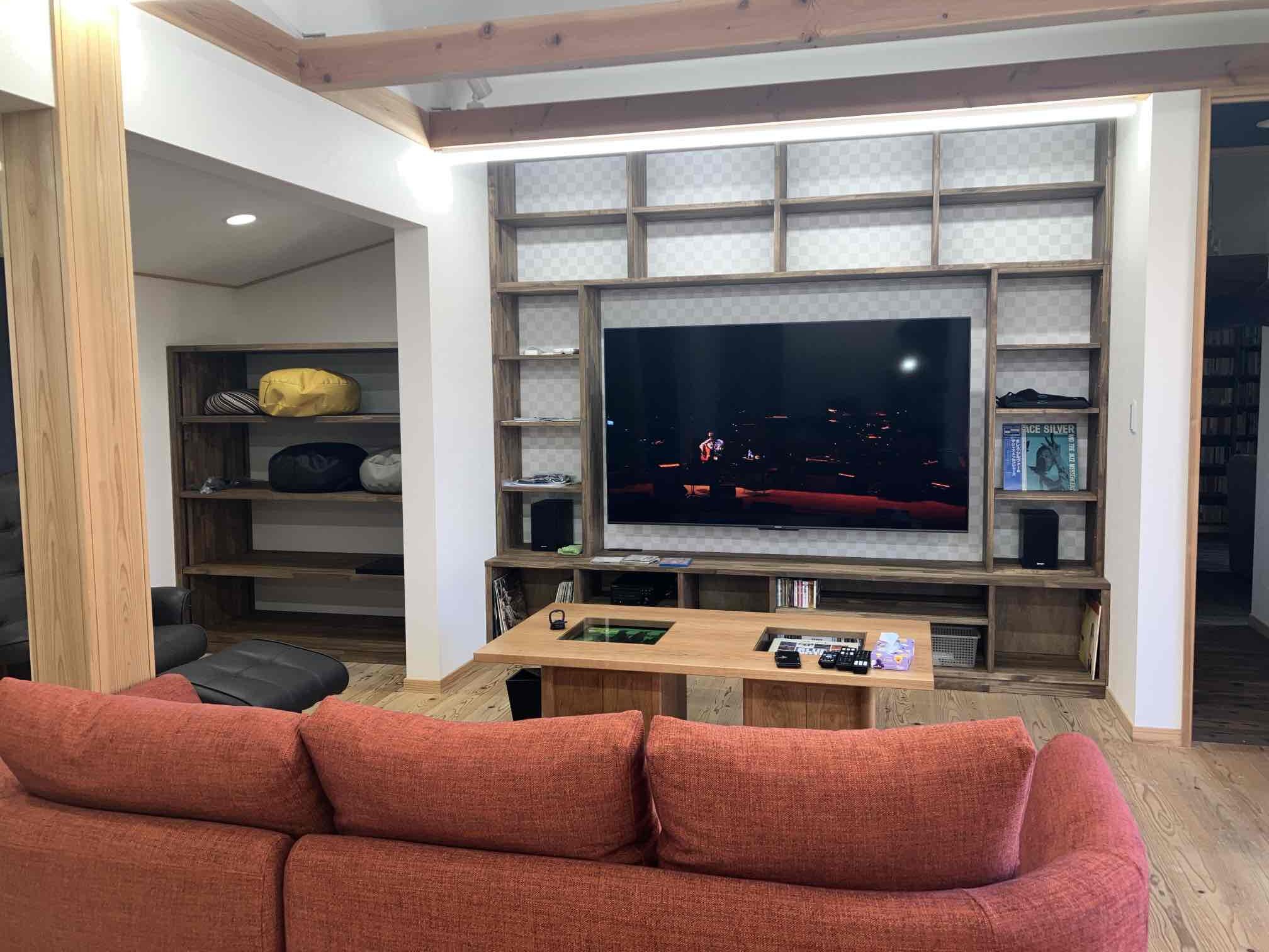 テレビボード　壁掛けテレビ　造作家具