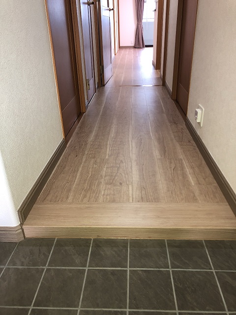 リフォーム後玄関フローリング